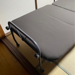 折りたたみベッド　シングルベッド　キャスター付きの画像