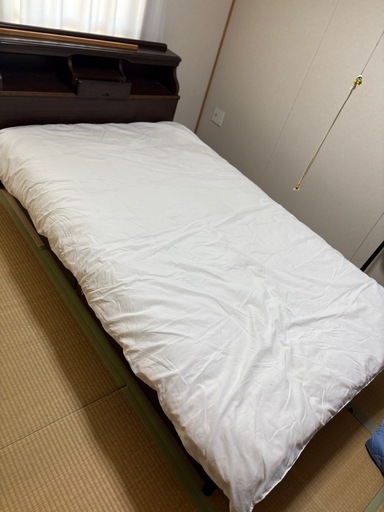 配達可能　セミダブルペット　引出しあり　畳板２枚　敷布団敷きパットつき