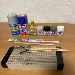 作りかけプラモデル、塗料 の画像