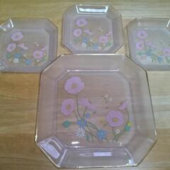 ガラスのお皿(４枚セット)の画像