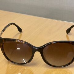 Burberry　バーバリー サングラス　レディース　【BE4333F/300213】の画像