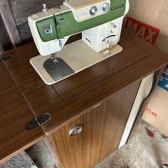 トヨタミシン　HZ586 ミシン台付きの画像