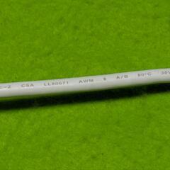HDMIケーブルとアンテナケーブルの画像