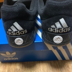 adidasスニーカー28cmの画像