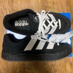 adidasスニーカー28cmの画像