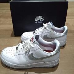 NIKE ウィメンズ エアフォース1 07 LX 完売商品の画像