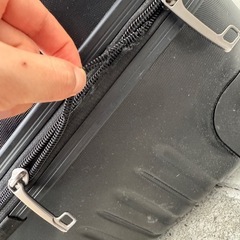 スーツケース 黒 95Ｌ 新宿区  ファスナー破損の画像