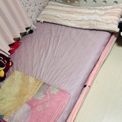 ベッドフレームのみピンクフレームの画像
