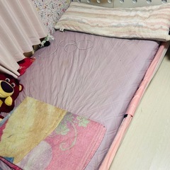 ベッドフレームのみピンクフレームの画像