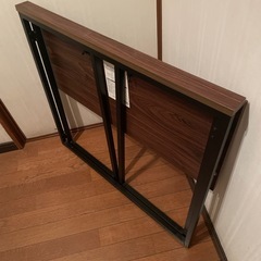 シンプル＆スタイリッシュ　ダークウッドのパソコンデスクの画像