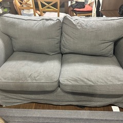 IKEA 2人掛けソファー　の画像