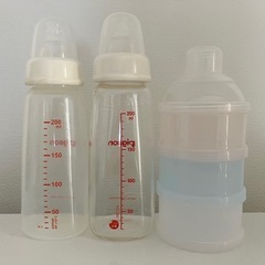 ピジョン 哺乳瓶 200㎖ ガラス＆プラスチック 2本とミルクケースのセット 3ヶ月頃から👶🏻‪‪の画像