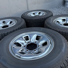 100系ハイエース純正15インチ鉄メッキホイール☆215/70/15バリ山冬タイヤ付きの画像