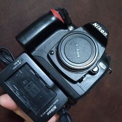 良品　nikon d70 ＋バッテリー　＋充電器の画像
