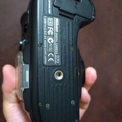 良品　nikon d70 ＋バッテリー　＋充電器の画像