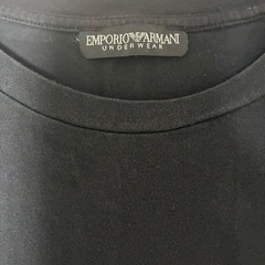 アルマーニ　黒　Tシャツの画像