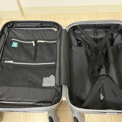 【札幌駅】キャリーケース　機内持ち込みサイズ　シルバー　ジャンク品の画像