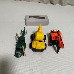 車のおもちゃの画像