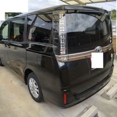 福岡発,26年式,80ヴォクシーハイブリッド,車検満タン渡し,クルーズコントロール,両側電動,スマートキー,フルセグ,大阪南港止2.8万円,東京有明港3.8万円の画像