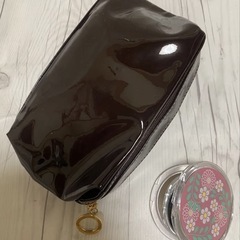【新品】ESTEE LAUDERコスメポーチ　鏡の画像