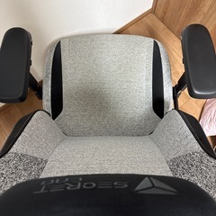 SECRET LAB TITAN EVOゲーミングチェアの画像