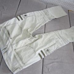 カーゴパンツの画像