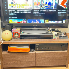 テレビとテレビ台　Panasonic 37型の画像