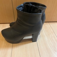 newlyme ショートブーツの画像