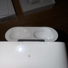 AirPods第3世代(イヤホン、付属品全て、Lightning&Qi充電ケースタイプ)の画像