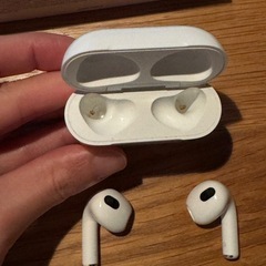 AirPods第3世代(イヤホン、付属品全て、Lightning&Qi充電ケースタイプ)の画像