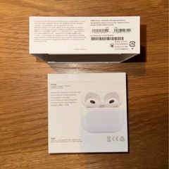 AirPods第3世代(イヤホン、付属品全て、Lightning&Qi充電ケースタイプ)の画像