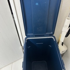 [お話中]蓋付き分別ゴミ箱の画像
