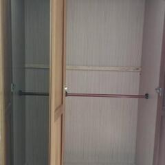 3. クローゼット(服を掛けて収納可能)の画像