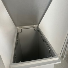 【お話し中】ゴミ箱　キャスター付き　ダストボックス　BOXの画像