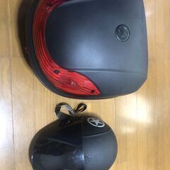 バイクボックス大容量 とヘルメットの画像