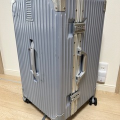 スーツケース　キャリーケースの画像