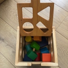 知育玩具、積み木などの画像