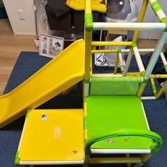子供用ジャングルジムの画像
