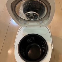 パナソニック IHジャー炊飯器 2段IH 備長炭釜 3.5合炊き ホワイト SR-KT060-Wの画像