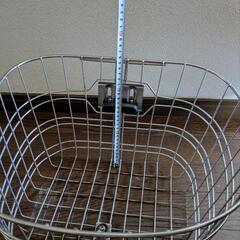 通学用自転車のかごの画像