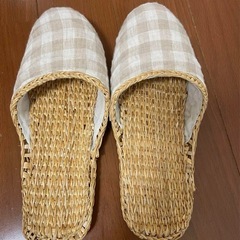 500円【非対面】ムギワラスリッパ　ギンガムチェック 夏用 ナチュラル素材 麦わら ルームシューズの画像