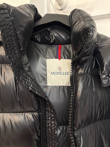 MONCLER ブラック ダウンジャケット