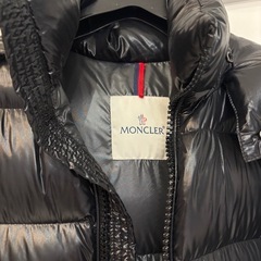 MONCLER ブラック ダウンジャケットの画像