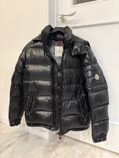 MONCLER ブラック ダウンジャケット