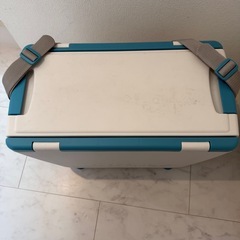 テーブルにもなるクーラボックス PROFIT WING COOLER 2000  の画像