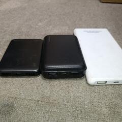 【中古品】 ●モバイルバッテリー3個、USBコンセント、4in1 USBケーブルの画像