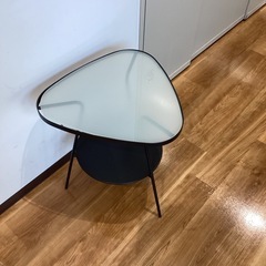 アルミ脚ガラステーブル（イケア）（町田市再生家具）0725の画像