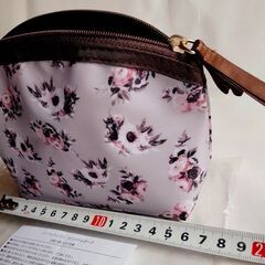 【新品・未使用】２点　①身だしなみ（エチケット）ケース ②花柄ポーチの画像