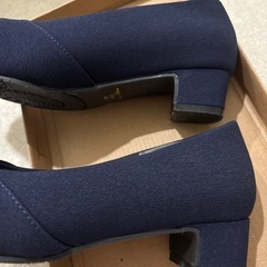 【美品・中古品】パンプス　紺色　23.0 EEEE　ネイビーの画像