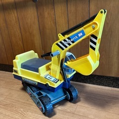 ショベルカー　手動　おもちゃ　乗れる　足けり車　の画像